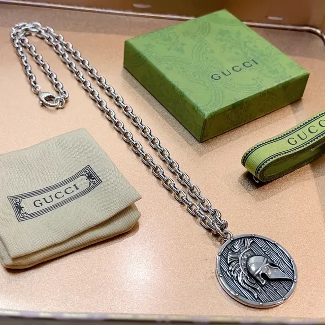 Gucci Collier Médaillon Casque Spartiate Argent 3