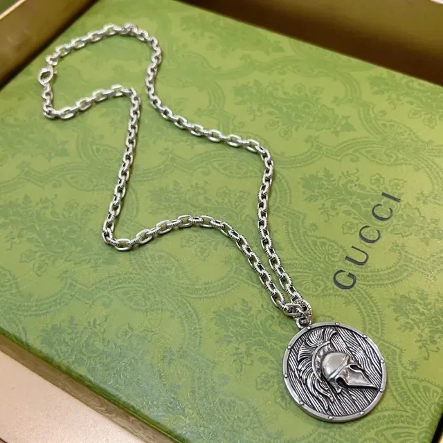 Gucci Collier Médaillon Casque Spartiate Argent 4