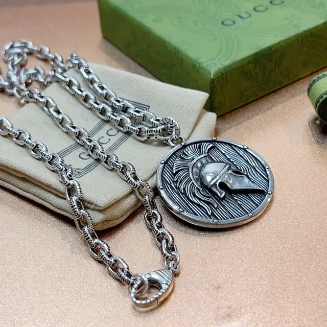 Gucci Collier Médaillon Casque Spartiate Argent 7