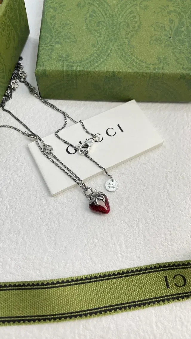 Gucci قلادة إنمل فراولة 3