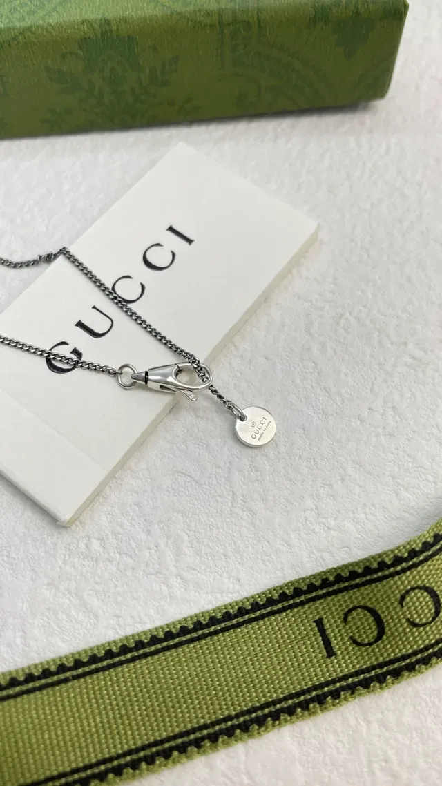 Gucci قلادة إنمل فراولة 4