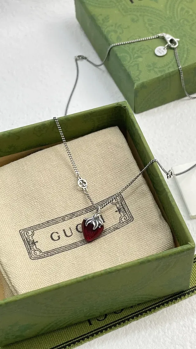 Gucci قلادة إنمل فراولة 5