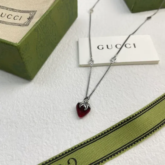 Gucci قلادة إنمل فراولة 6