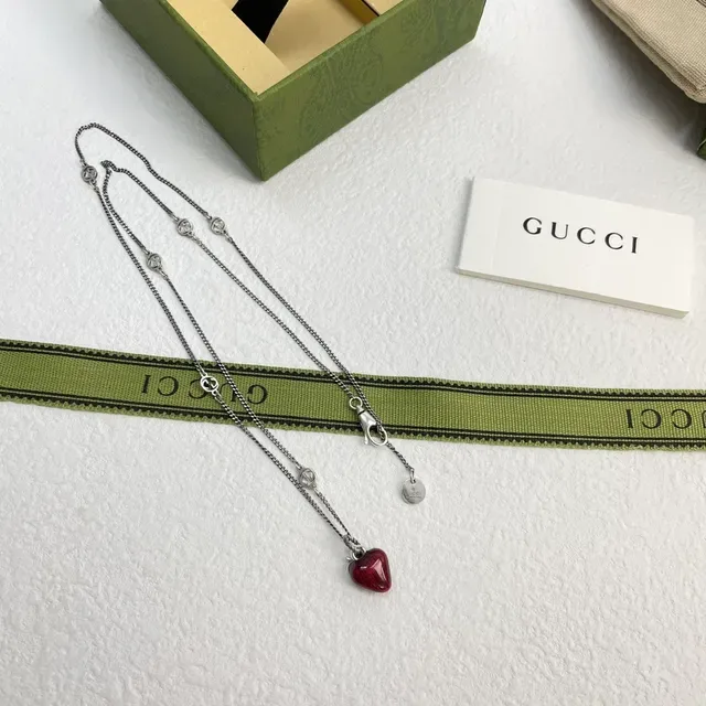 Gucci قلادة إنمل فراولة 8