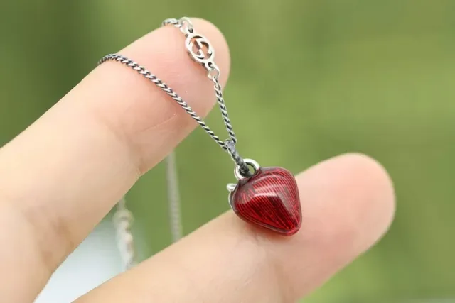 Gucci Strawberry Enamel Pendant Necklace 2
