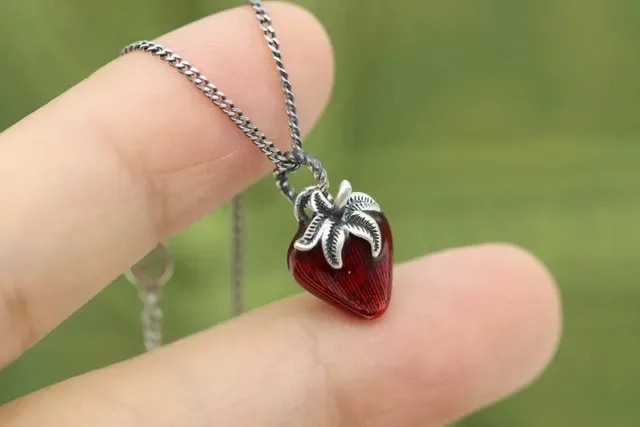 Gucci Strawberry Enamel Pendant Necklace 3