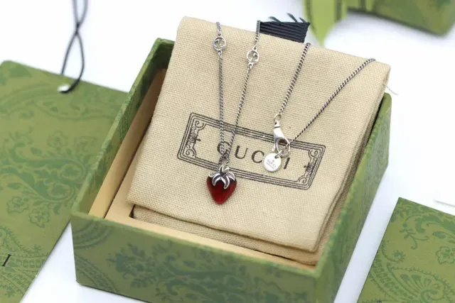 Gucci Strawberry Enamel Pendant Necklace 5