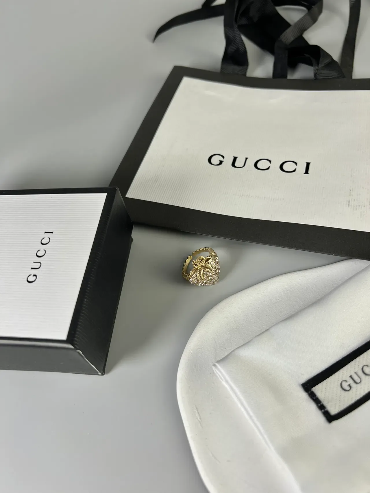 Gucci Strawberry Ring Gold Silver Pavé-Crystal Ring 3