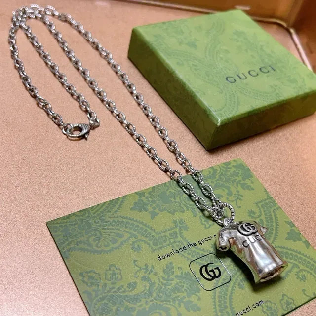 Gucci T-Shirt Pendant Silver-Tone Chain Necklace 7