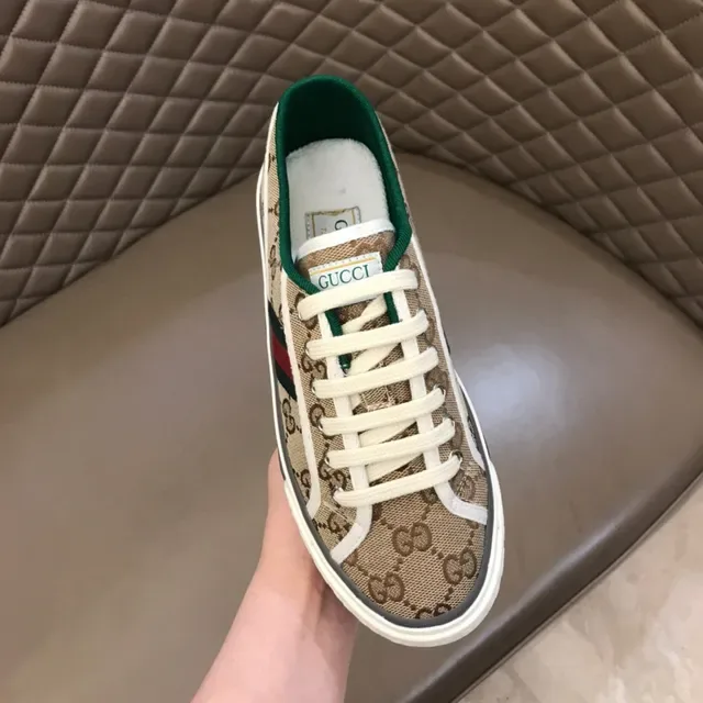 Sneakers Gucci Tennis 1977 Beige GG Monogram Web Stripe Lifestyle 4