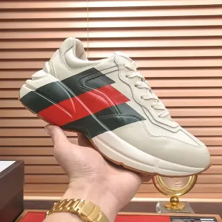 Gucci Tennis 1977 أحذية رياضية أوف وايت أسود أحمر ويب سترايب