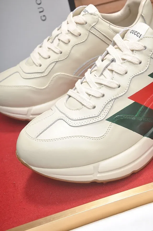 Gucci Tennis 1977 Sneakers Lifestyle Off-White Noir Rouge Rayure Web 4