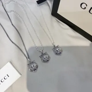 Gucci رأس النمر فضي معدني قلادة