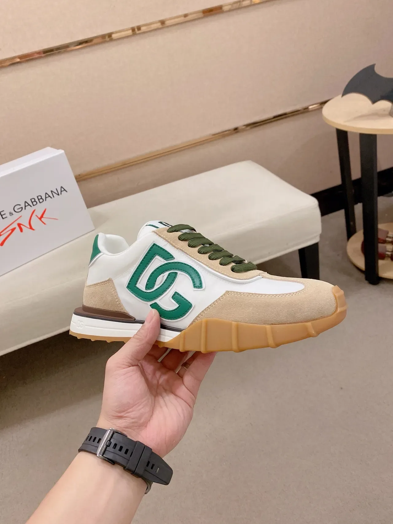 Tênis Gucci Branco e Bege de baixo em material misto lifestyle 2
