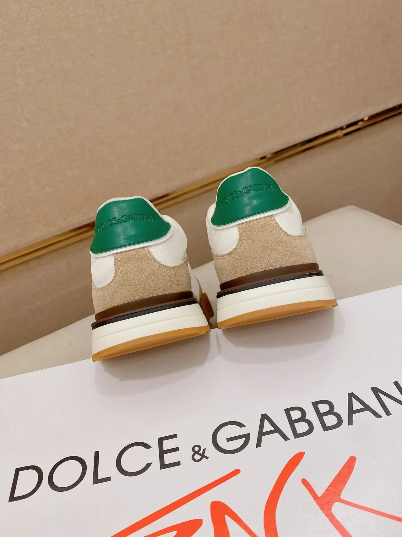 Tênis Gucci Branco e Bege de baixo em material misto lifestyle 4