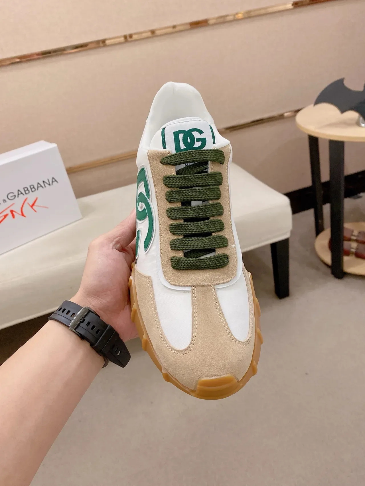 Tênis Gucci Branco e Bege de baixo em material misto lifestyle 5
