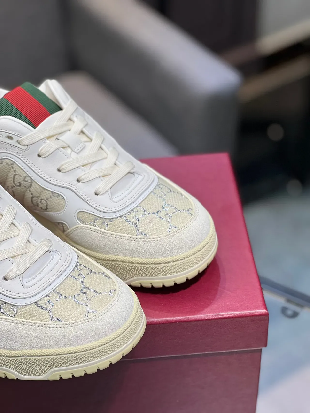Gucci Chaussures Lifestyle Blanches Vertes Monogrammées Tige en Maille Bande Web Tab de Talon 3