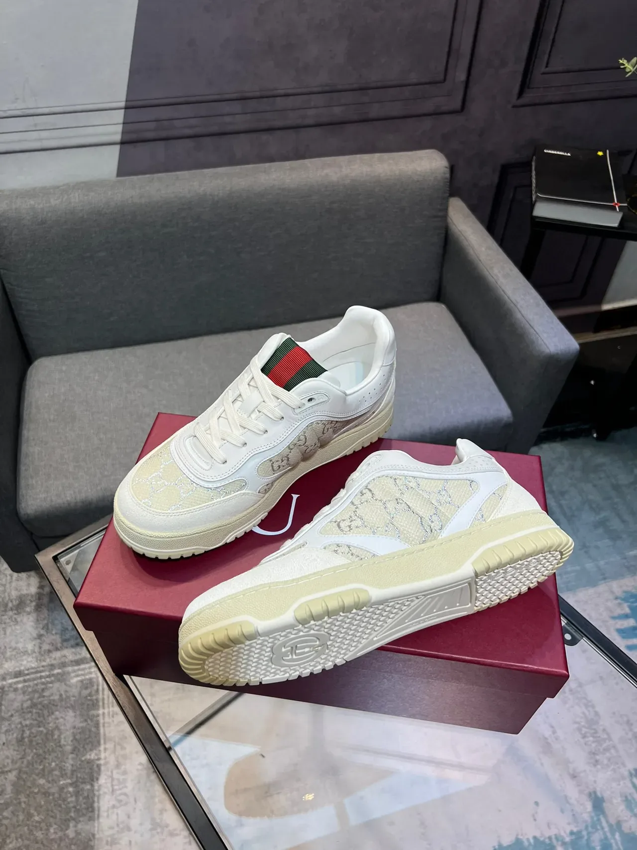 Gucci Chaussures Lifestyle Blanches Vertes Monogrammées Tige en Maille Bande Web Tab de Talon 8