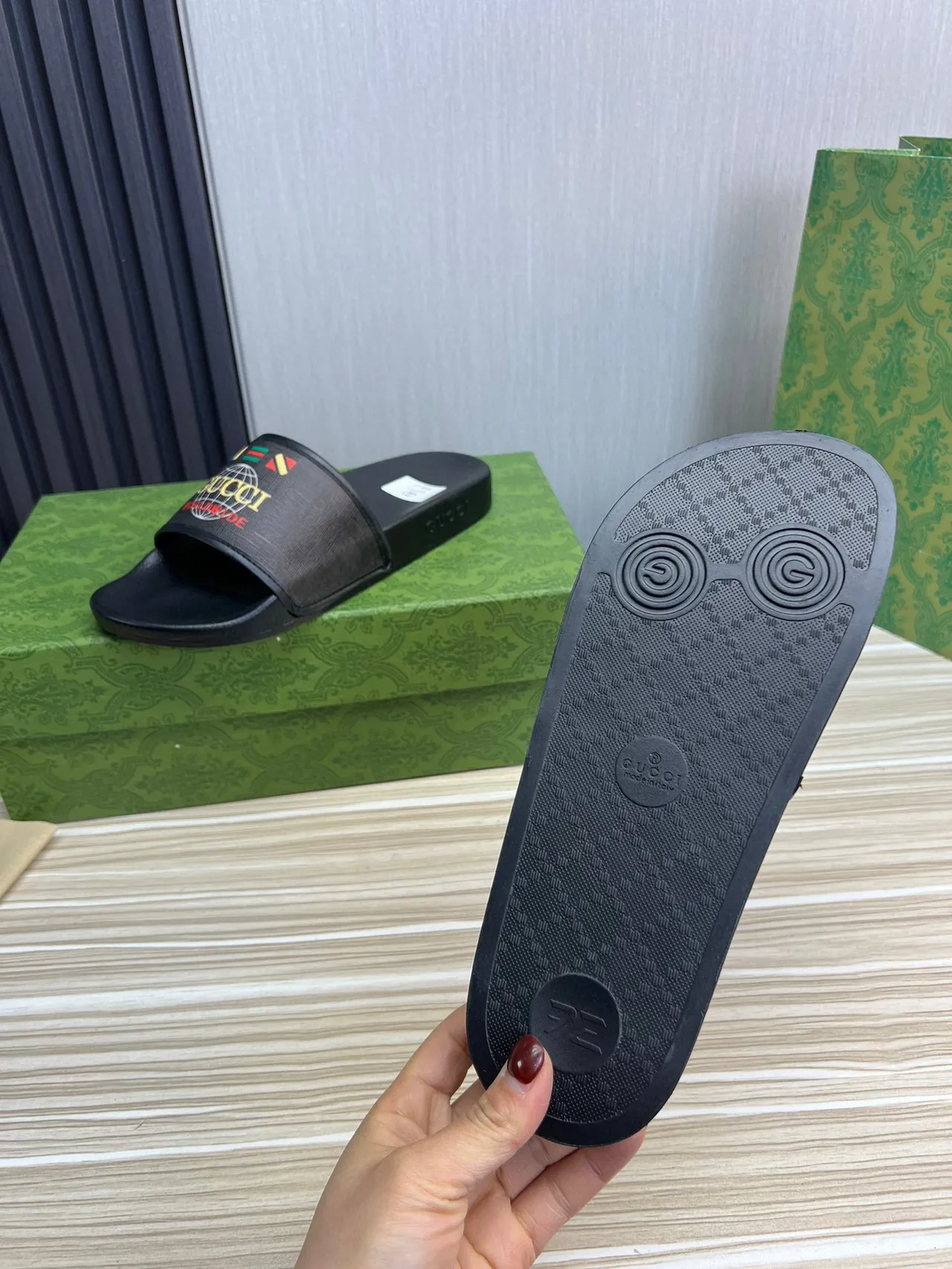 Gucci Worldwide Graphic Strap Black Slippers 2