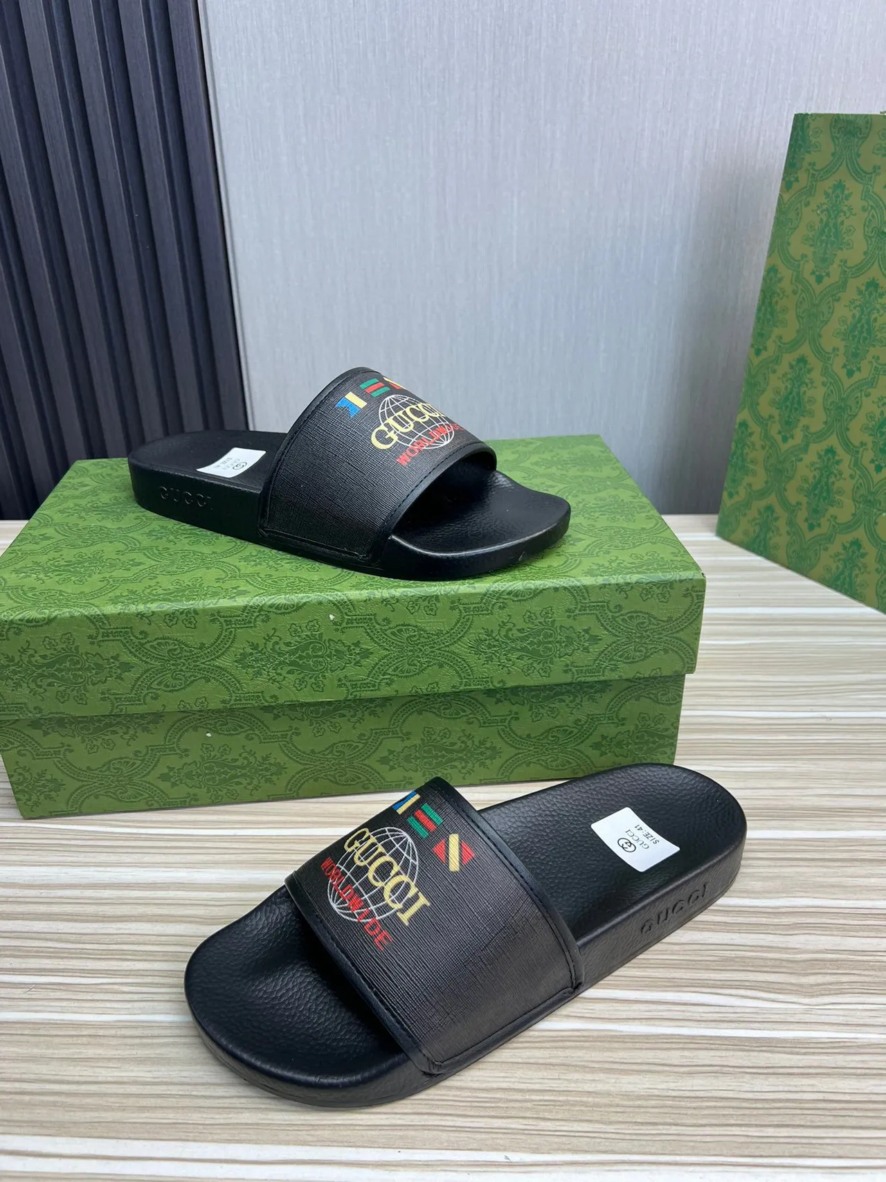 Gucci Worldwide Graphic Strap Black Slippers 7
