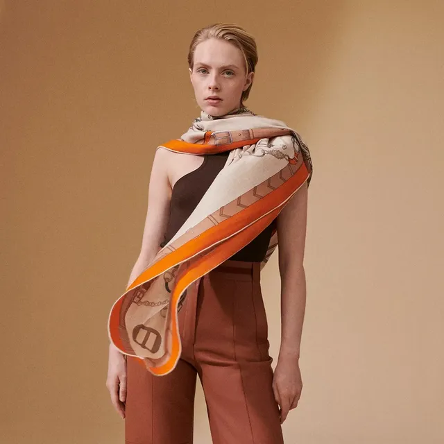 Hermès Beige Orange Motif Équestre Imprimé Double Face Soie Foulard 3