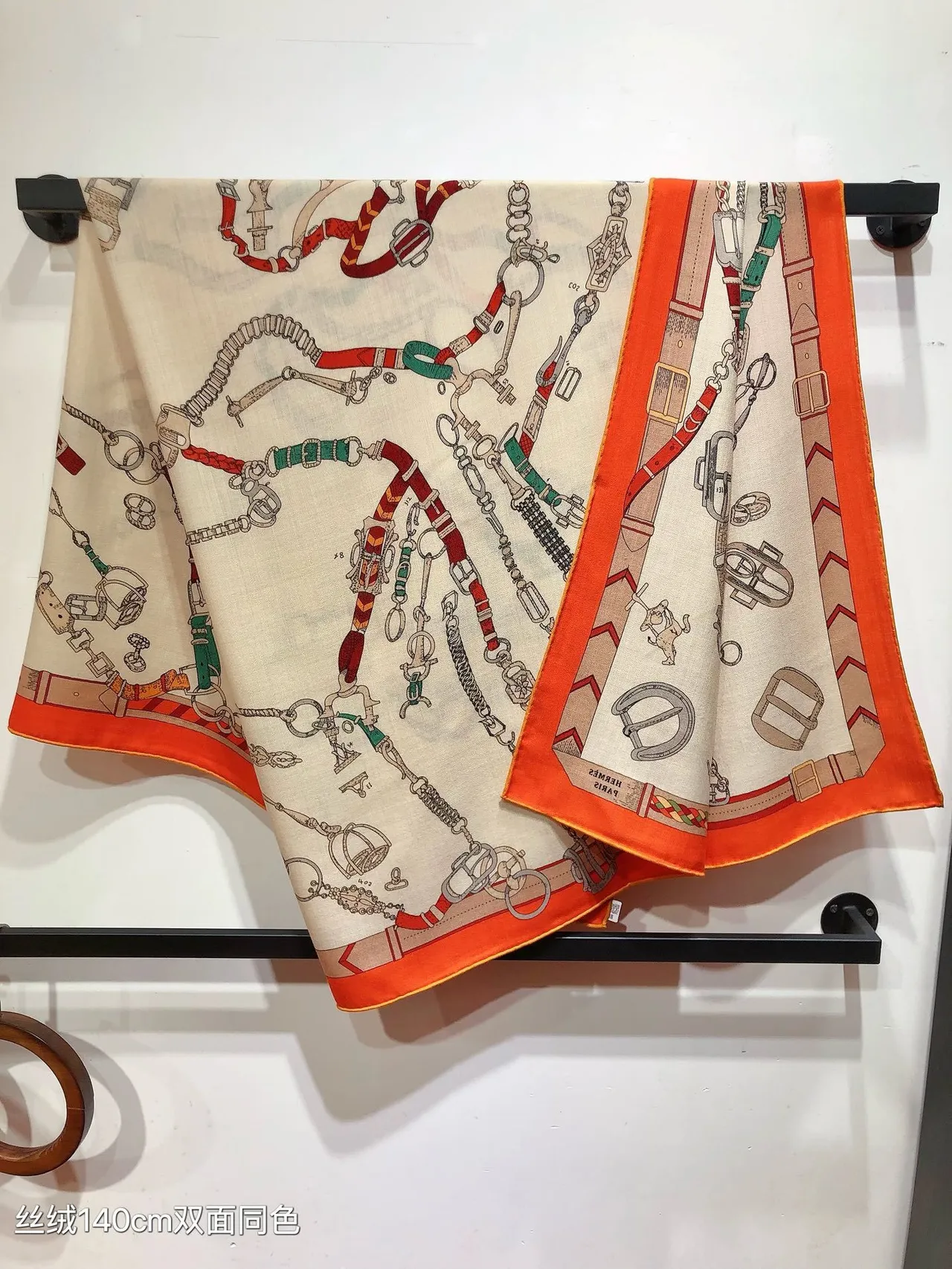 Hermès Beige Orange Motif Équestre Imprimé Double Face Soie Foulard 9