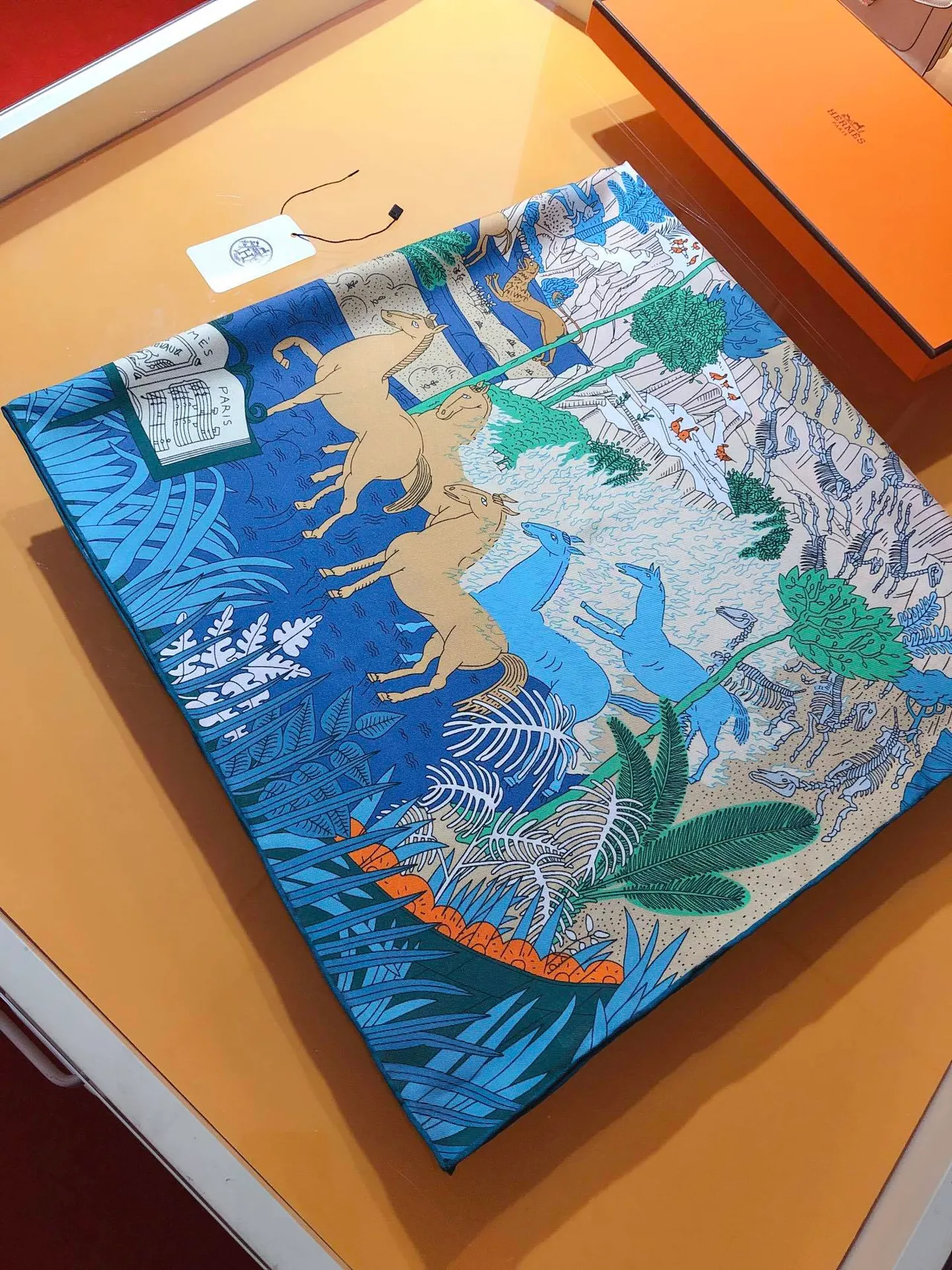 Hermès Bleu Multicolore Carré Illustratif Faune Et Botanique Impression Écharpe En Soie 5