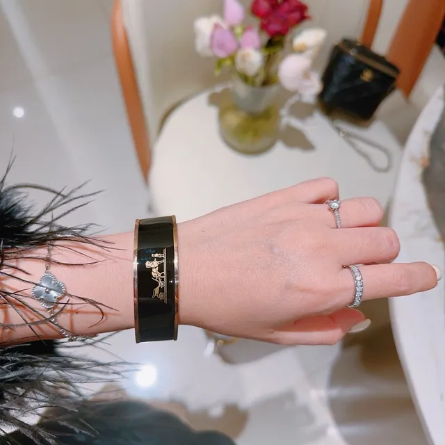 Hermès Caleche Black Gold Rigid Bangle Enamel Bracelet 2