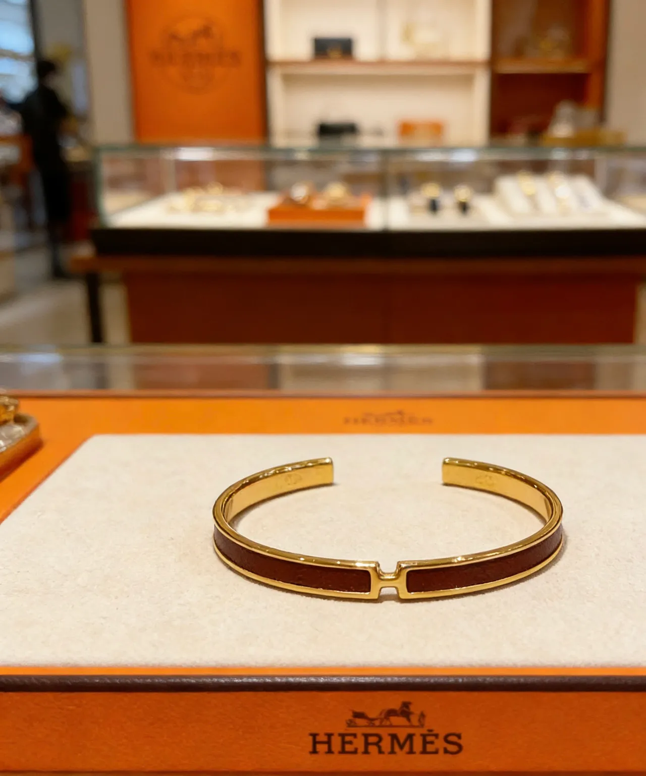 Hermès Clic H Brown Leather and Gold-Tone Open Cuff Bracelet 5