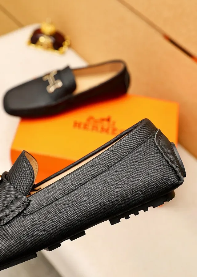 Mocassin Hermès Constance Noir et Rouge Cuir Texturé Médaille H-Logo 3