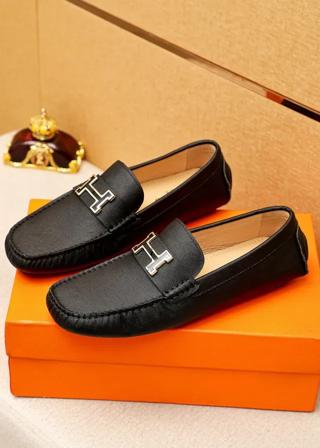 Mocassin Hermès Constance Noir et Rouge Cuir Texturé Médaille H-Logo 8