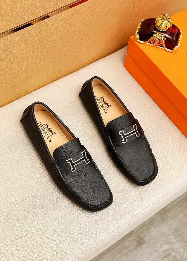 Mocassin Hermès Constance Noir et Rouge Cuir Texturé Médaille H-Logo 9