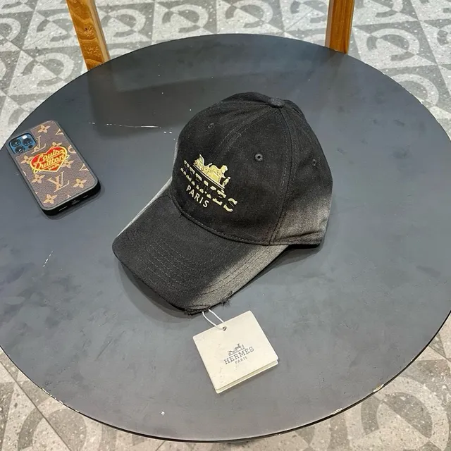 Hermès Embroidered Logo Gradient Black Baseball Cap 3