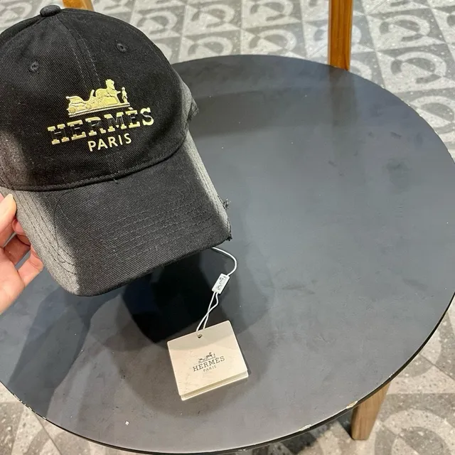 Hermès Embroidered Logo Gradient Black Baseball Cap 4