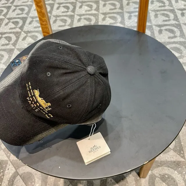 Hermès Embroidered Logo Gradient Black Baseball Cap 5