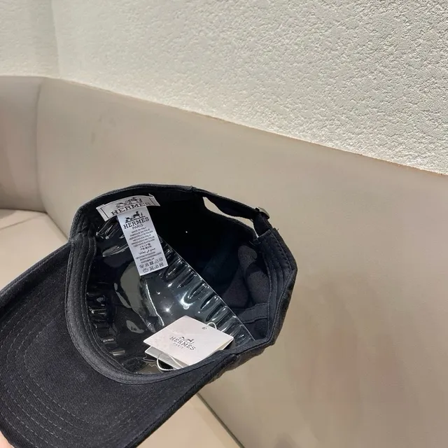Hermès Embroidered Logo Gradient Black Baseball Cap 9
