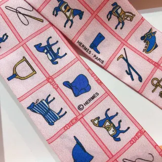 Hermès Motivo Ecuestre Rosa y Azul Pañuelo de Seda