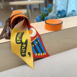 Hermès Graphic-Print पीला लाल रेशम दुपट्टा
