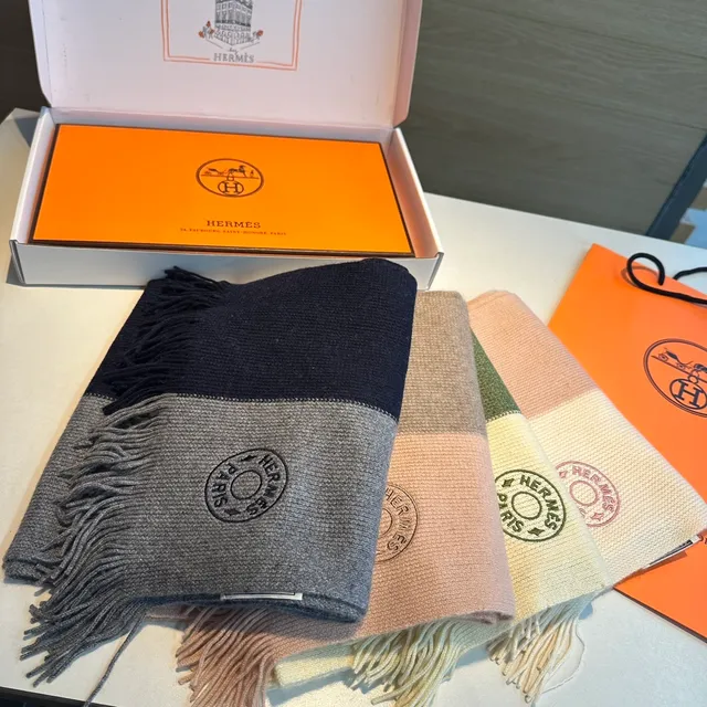 Hermès Cachecol Tricotado com Franjas de Duas Cores Bege Cinza de Cashmere 3