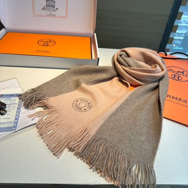 Hermès Cachecol Tricotado com Franjas de Duas Cores Bege Cinza de Cashmere 8