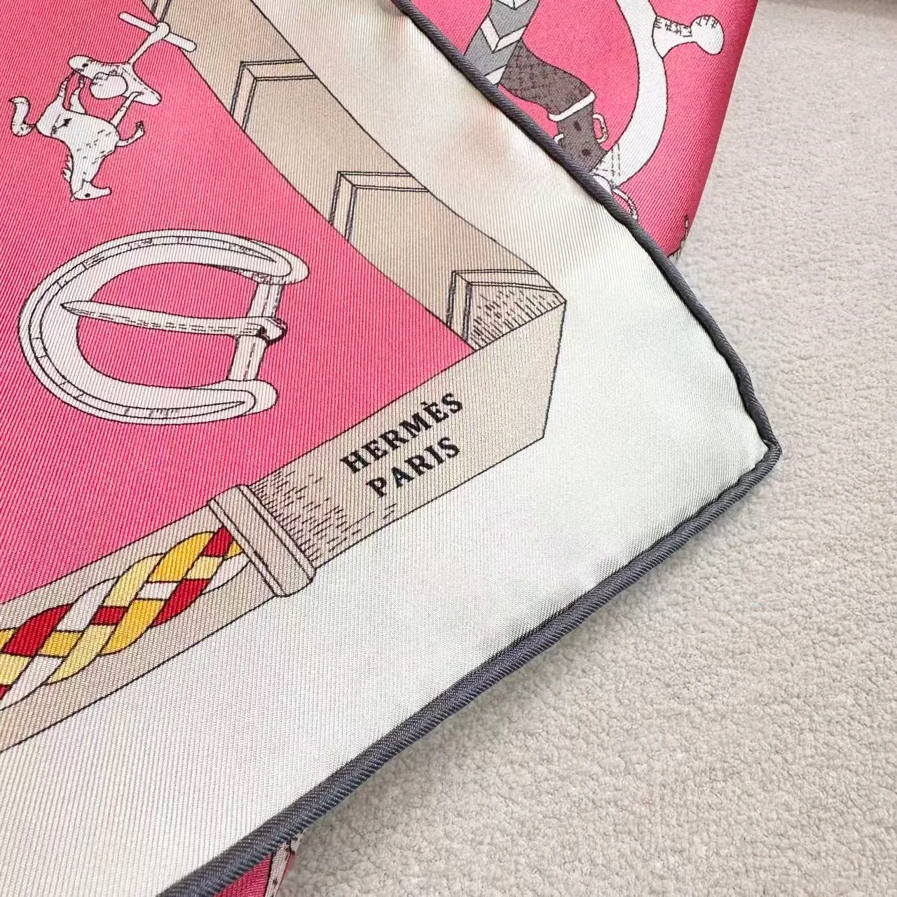 Hermès Les Crevages de Chamane Cachecol de seda rosa 3