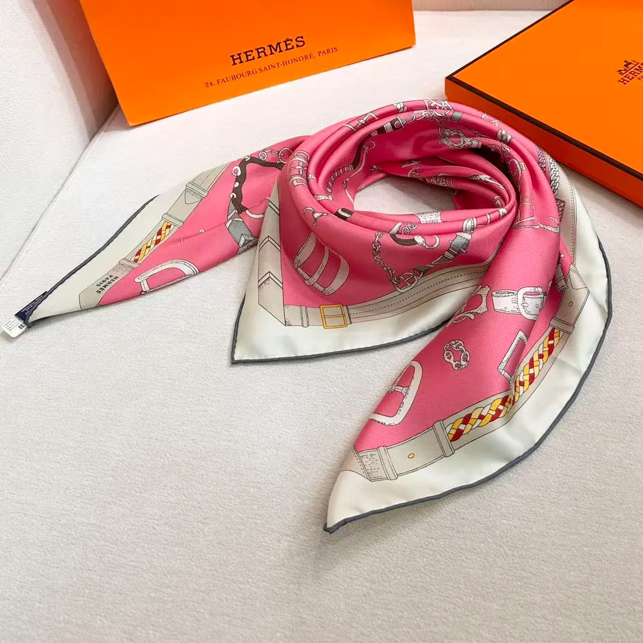 Hermès Les Crevages de Chamane Cachecol de seda rosa 4