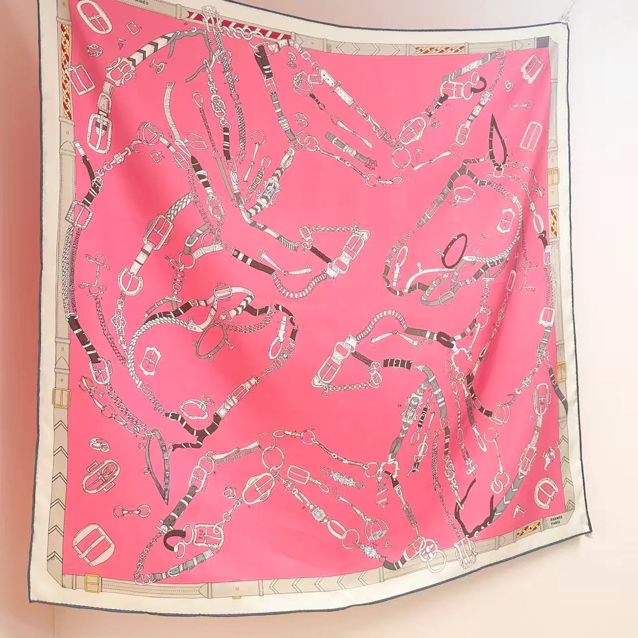 Hermès Les Crevages de Chamane Cachecol de seda rosa 5