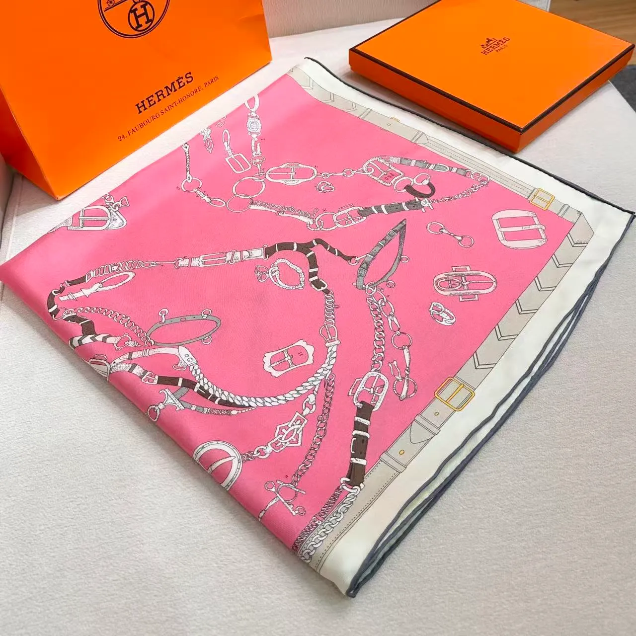 Hermès Les Crevages de Chamane Cachecol de seda rosa 6