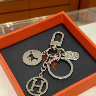 Hermès Multi-Charm Keychain Prata Preto Metal Polido Montagem Pulseira