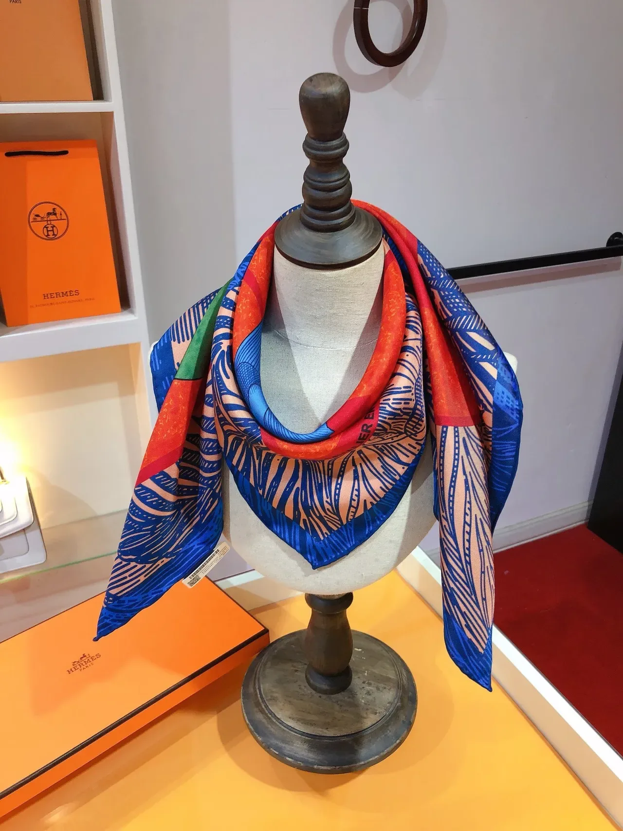 Hermès écharpe de soie carrée multicolore avec impression graphique bold 1