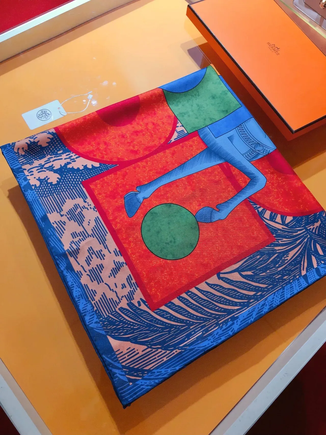 Hermès écharpe de soie carrée multicolore avec impression graphique bold 5