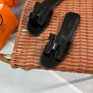 Hermès Oran Black Patent Leather H-Strap Slippers