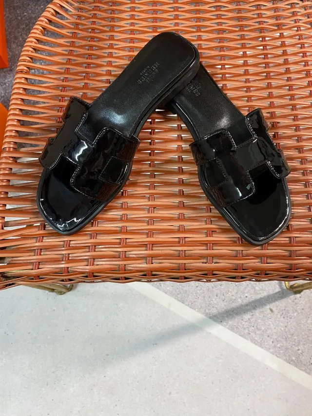 Hermès Oran Black Patent Leather H-Strap Slippers 2