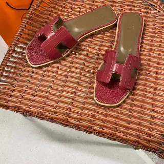 Hermès Oran Crocodile-Embossed Red Slippers